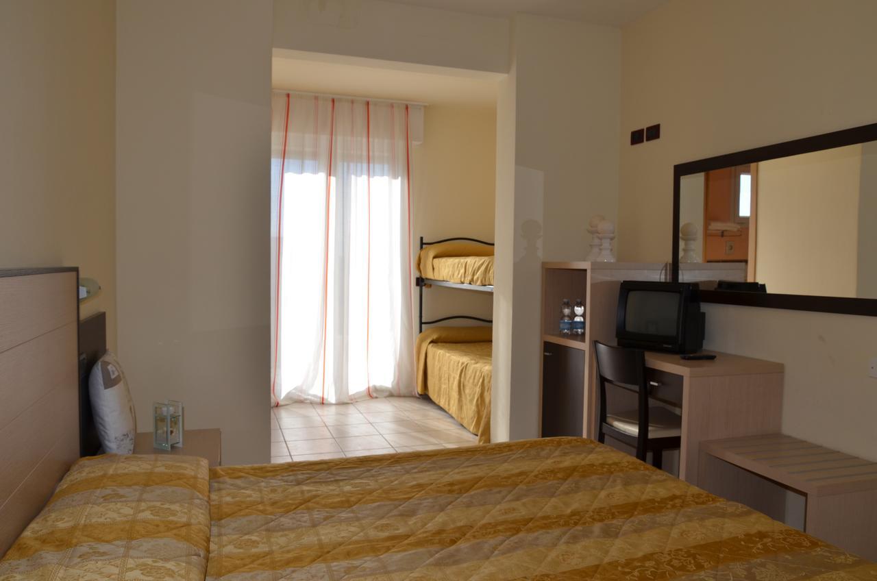 Hotel Mirage Milano Marittima Kültér fotó