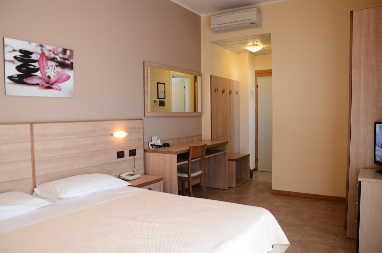 Hotel Mirage Milano Marittima Kültér fotó