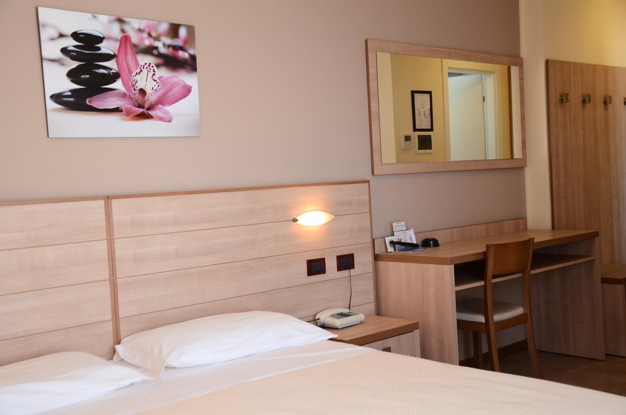 Hotel Mirage Milano Marittima Kültér fotó
